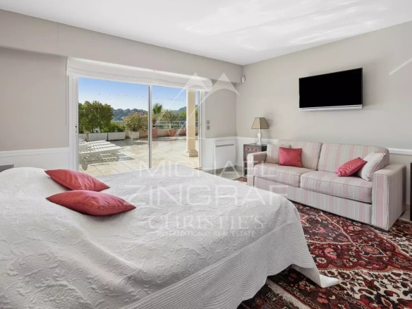 Room in a top-floor apartment with views of nature and modern furnishings.