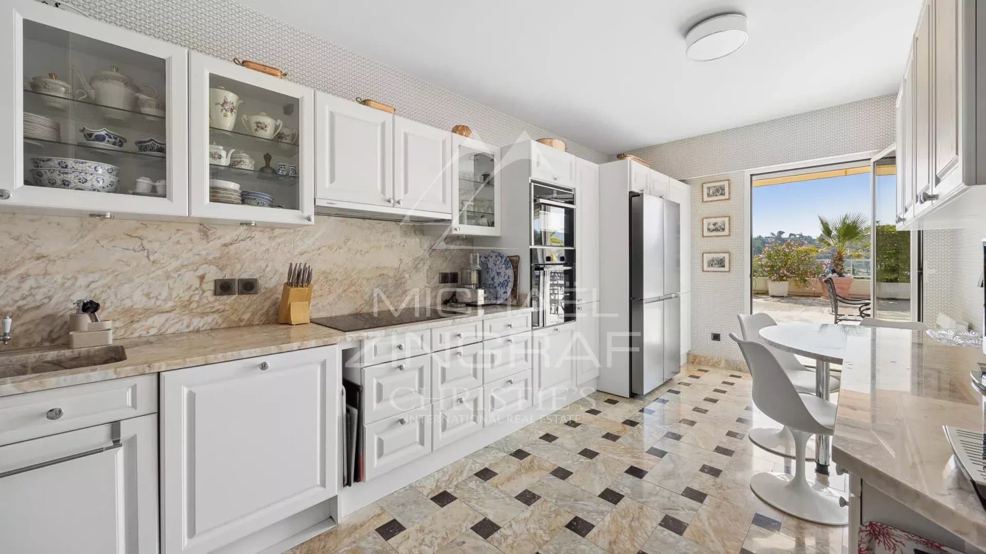 Modern and spacious kitchen in a top-floor apartment in Mandelieu-la-Napoule, with views of the golf course.