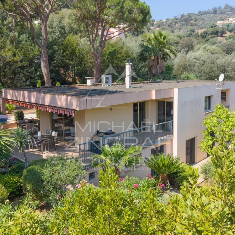 Luxury real estate photo | Charming Properties