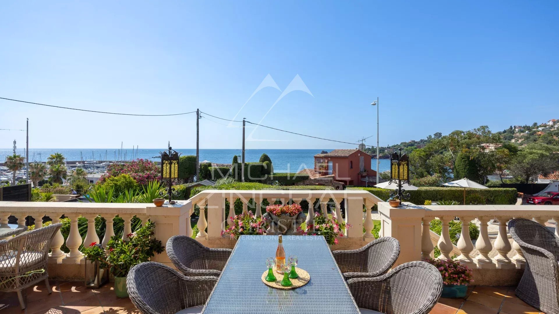 Terrace with sea view in Théoule-sur-Mer Terrace of a villa in Théoule-sur-Mer with sea view and wicker chairs.