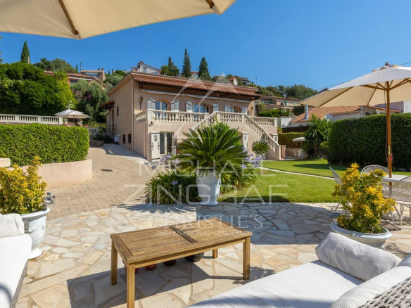 Luxury real estate photo | Charming Properties