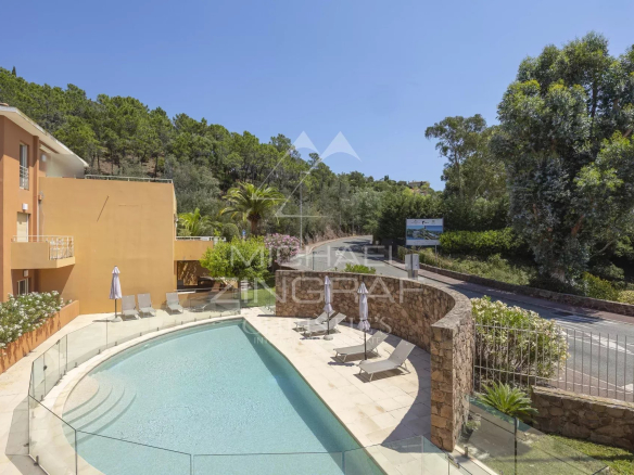 Contemporary apartment with swimming pool and nature views in Théoule-sur-Mer.