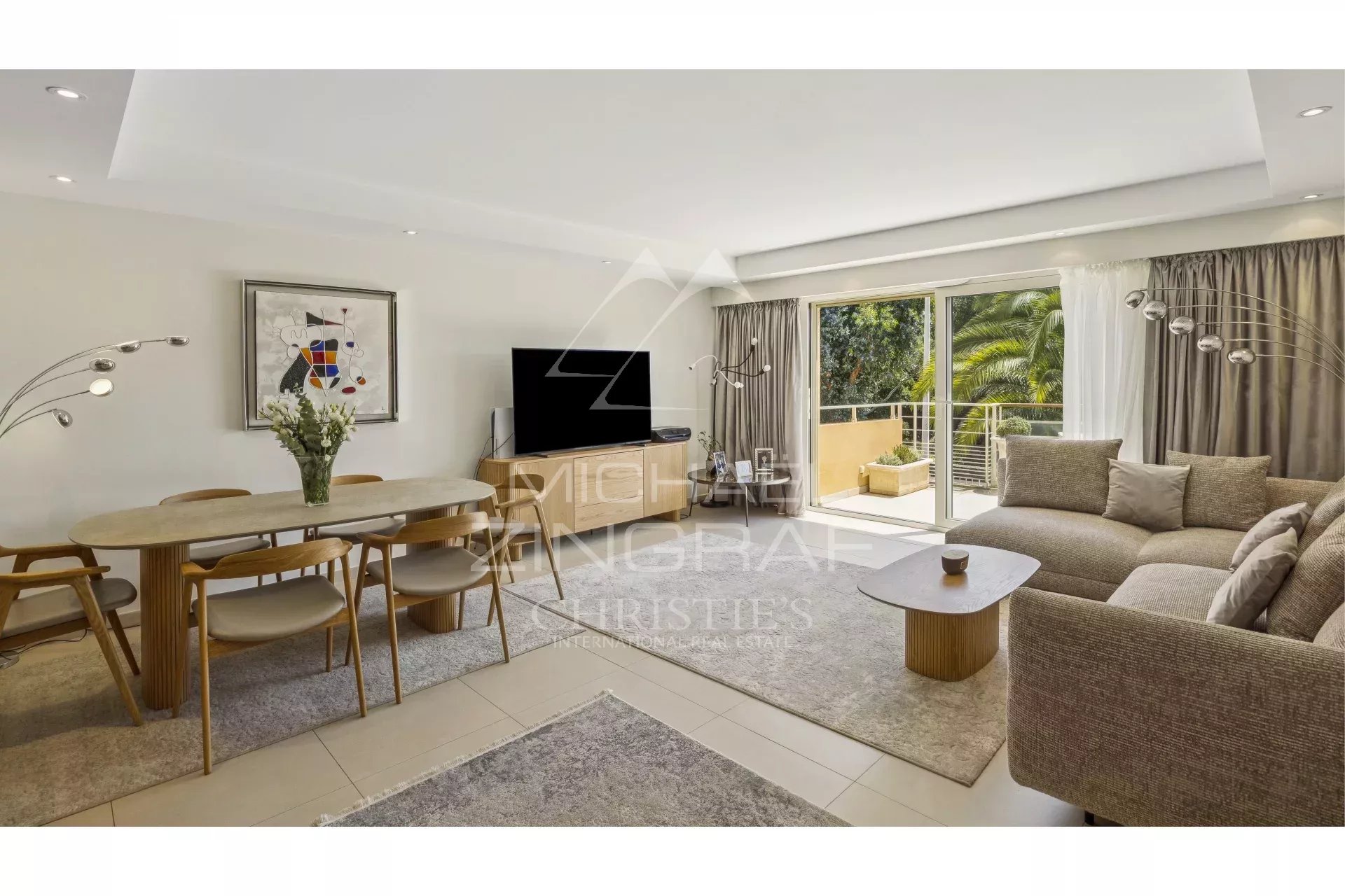 Contemporary apartment in Théoule-sur-Mer Interior of a contemporary apartment with living room, dining room and access to a balcony.