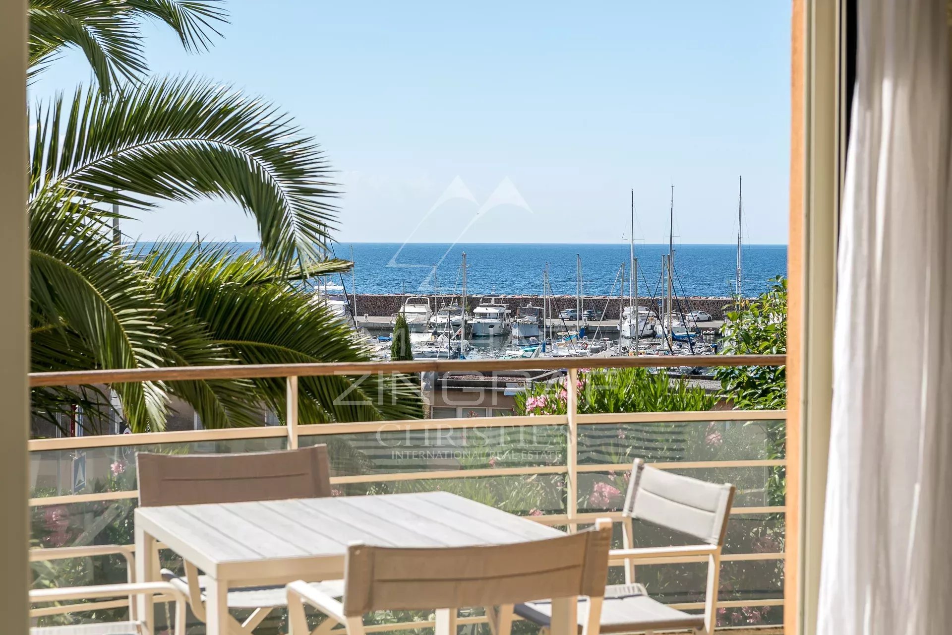 Contemporary apartment in Théoule-sur-Mer View from an apartment in Théoule-sur-Mer, with sea and port in the background.