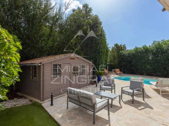 Maison avec piscine et jardin à Mandelieu-la-Napoule, secteur résidentiel des Termes.