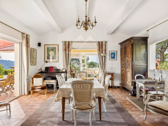 Interior of a Provençal villa with living room, dining room and piano, overlooking the garden.