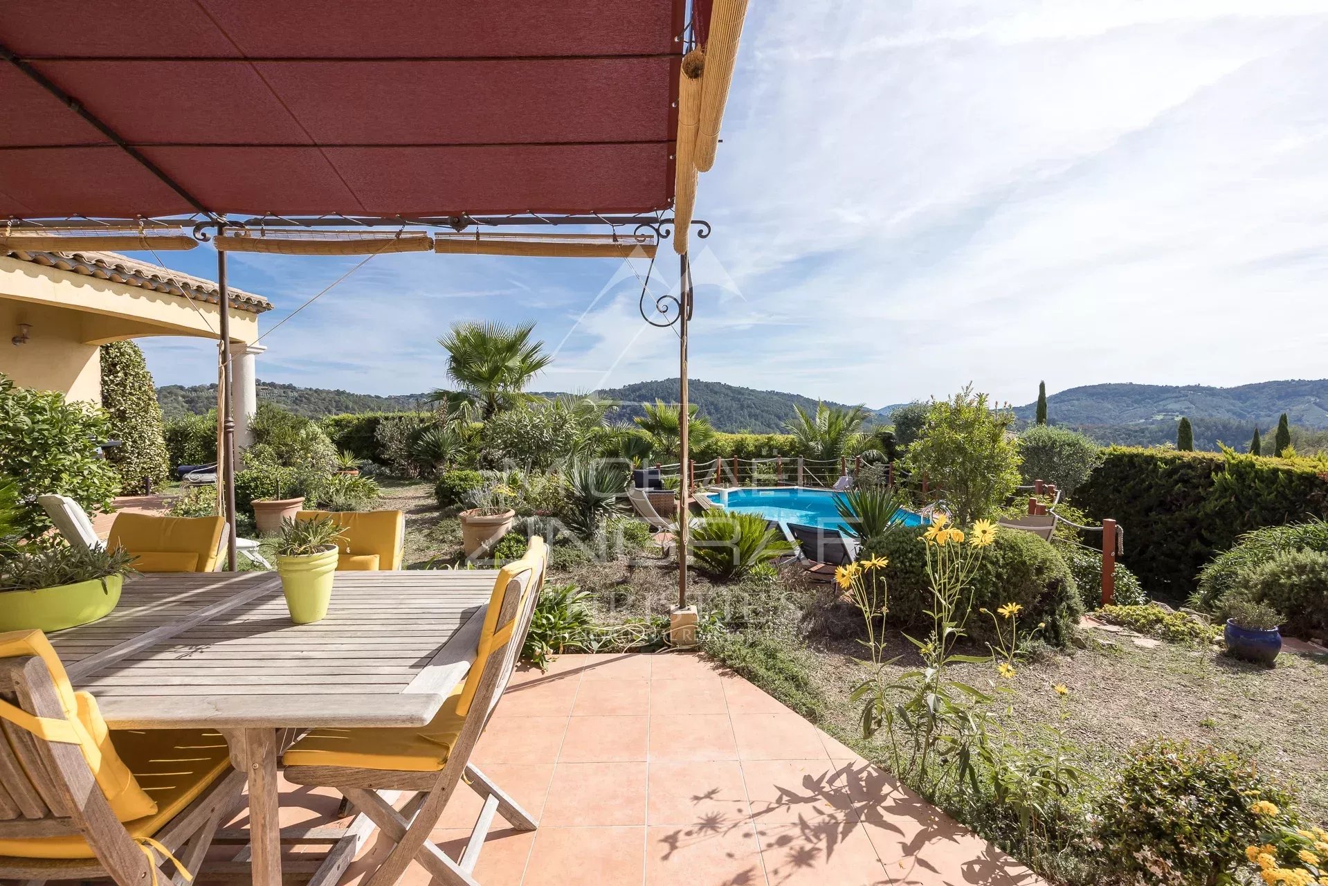 Provençal villa in Tanneron Terrace of a Provençal villa with swimming pool and garden, overlooking the surrounding nature in Tanneron.