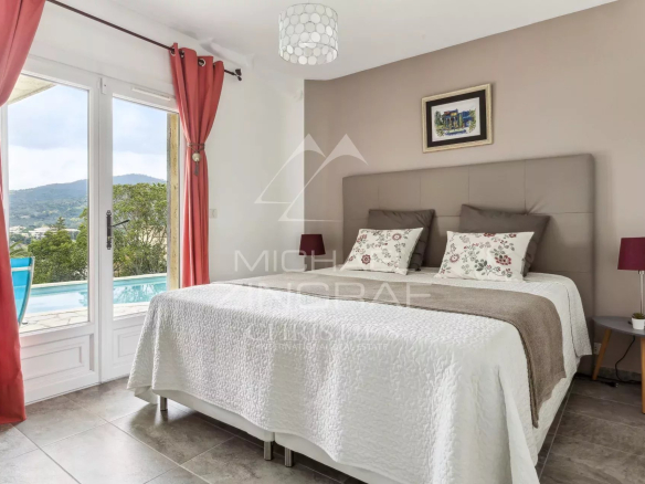 Room in a family home in Mandelieu-La Napoule with mountain views.