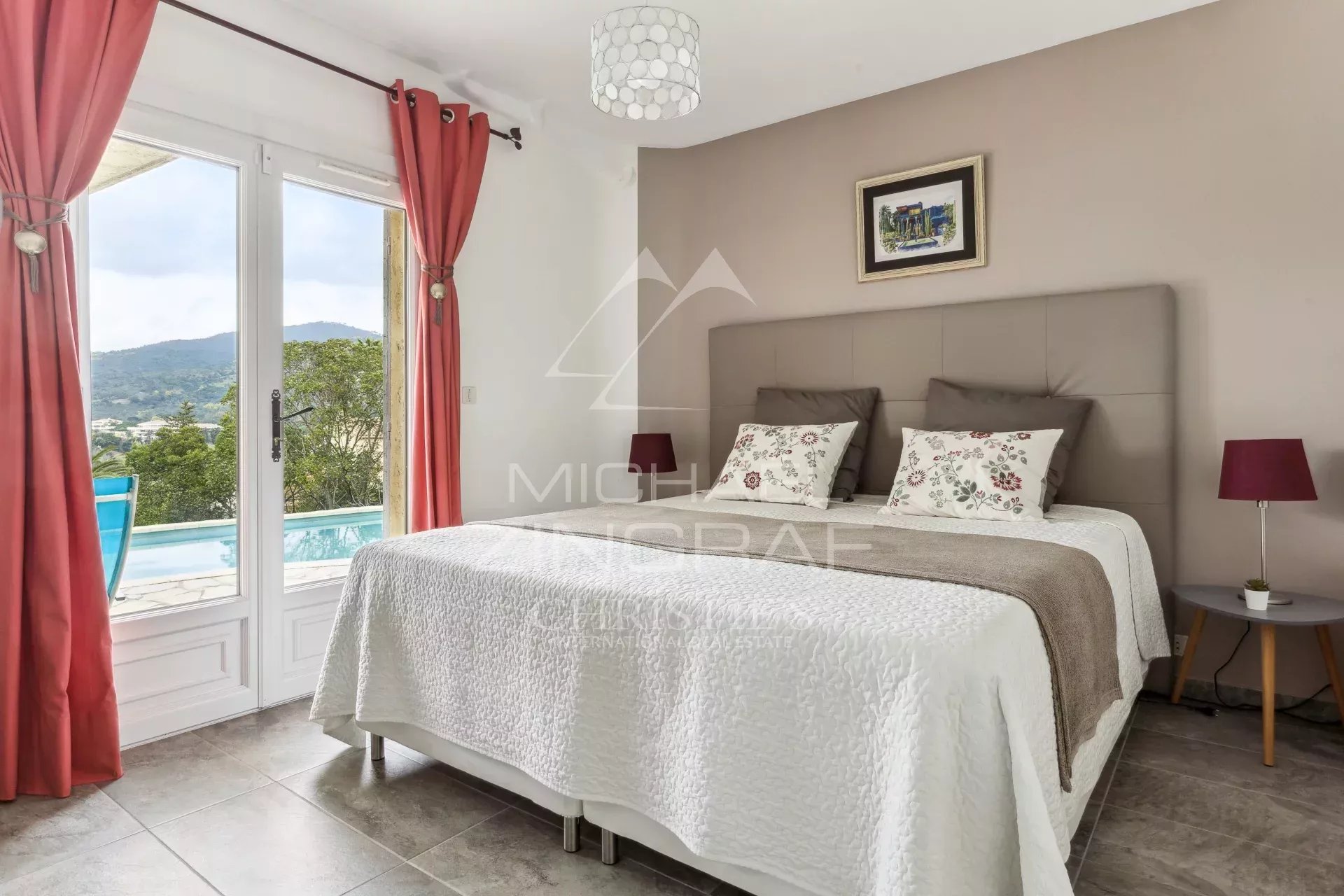 Room in a family home in Mandelieu-La Napoule with mountain views.