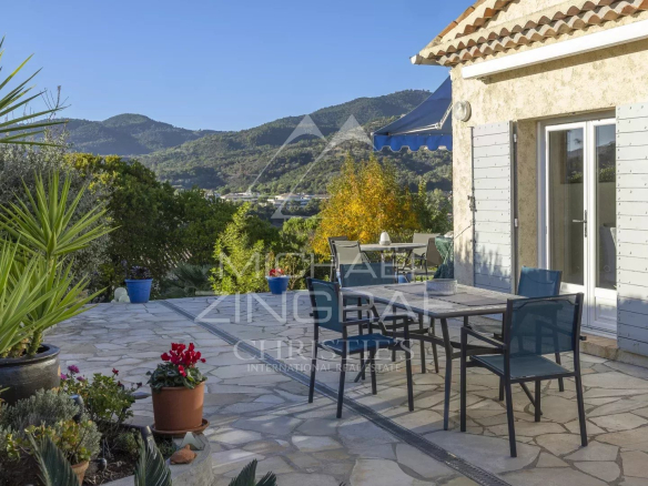 Terrace of a family home in Mandelieu-La Napoule with views of the mountains and golf course.