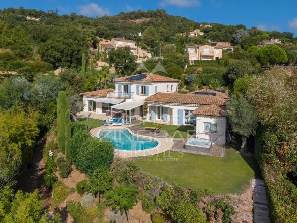 Propriété avec piscine et jardin dans le Domaine de Séguret, Les Adrets-de-l'Estérel.
