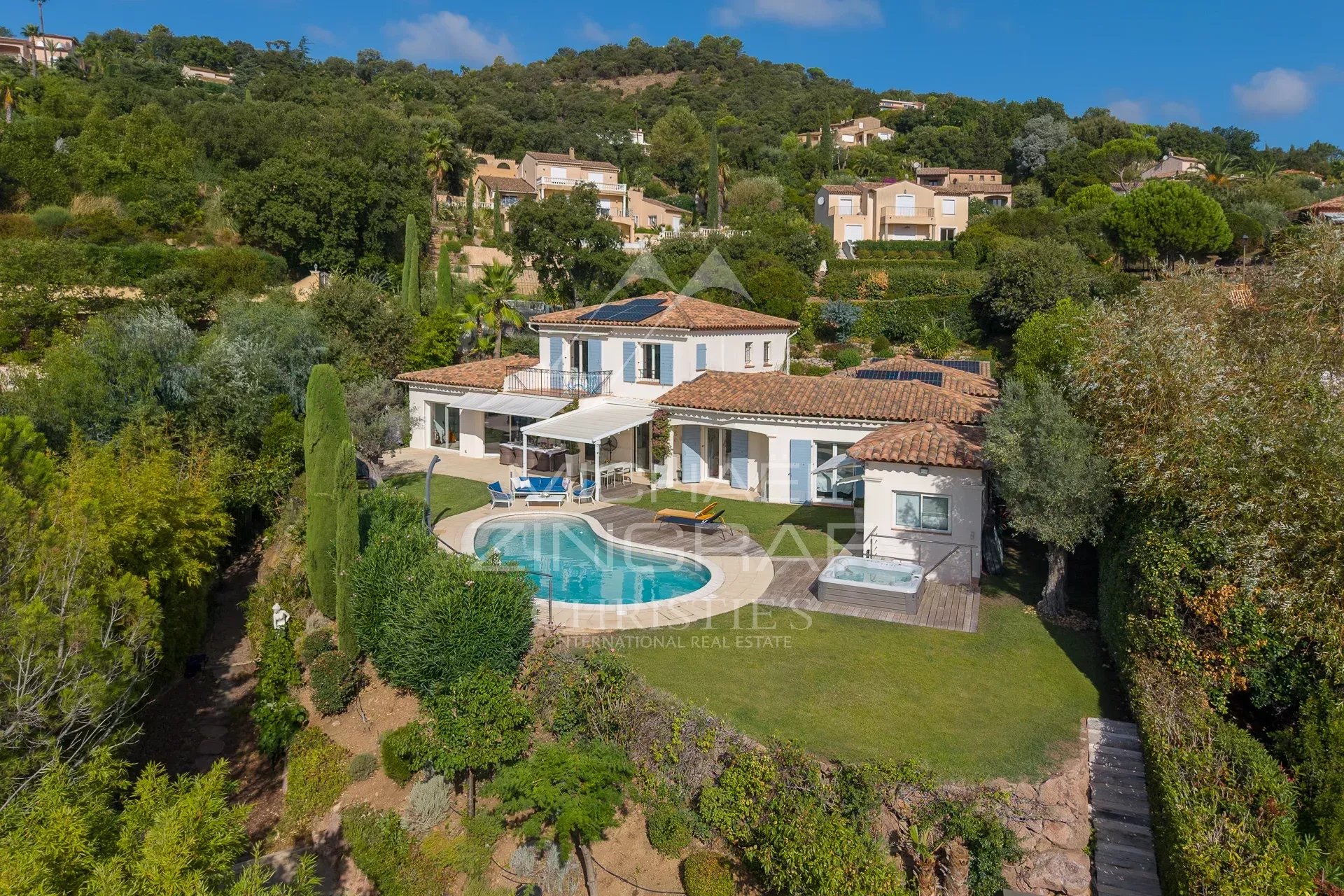 Propriété avec piscine et jardin dans le Domaine de Séguret, Les Adrets-de-l'Estérel.