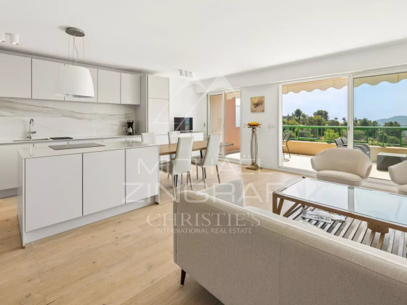 Luxury real estate photo | Charming Properties