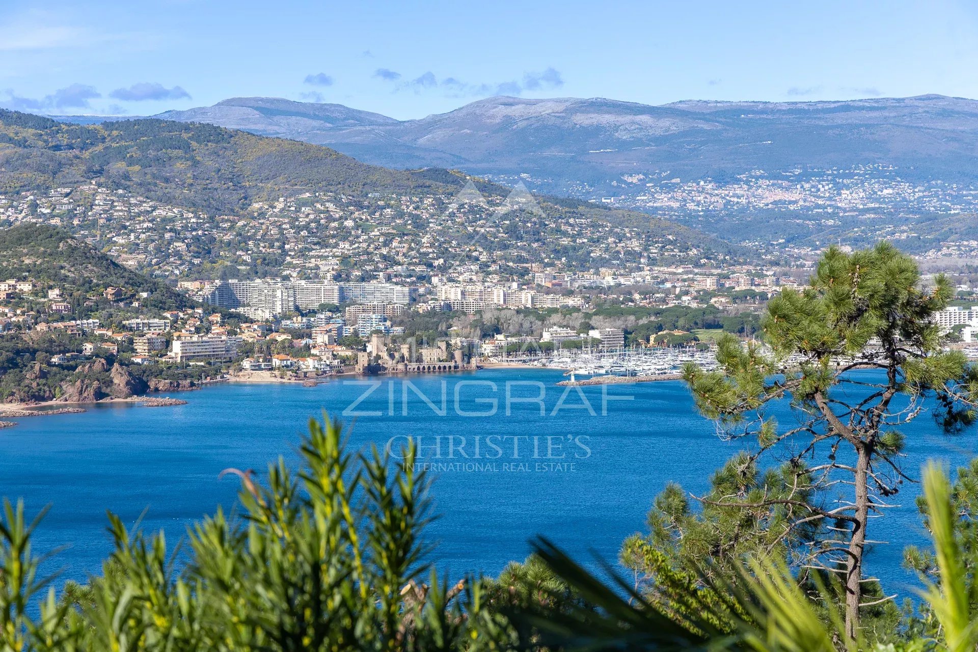 Villa avec vue mer à Théoule-sur-Mer Vue panoramique sur la mer et les collines depuis Théoule-sur-Mer