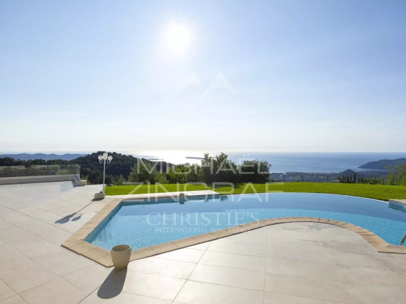 Villa avec piscine et vue panoramique sur la mer, proche de Mandelieu-la-Napoule.