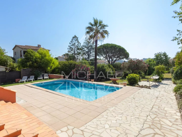Villa with swimming pool and garden in Mandelieu-la-Napoule, Minelle area.