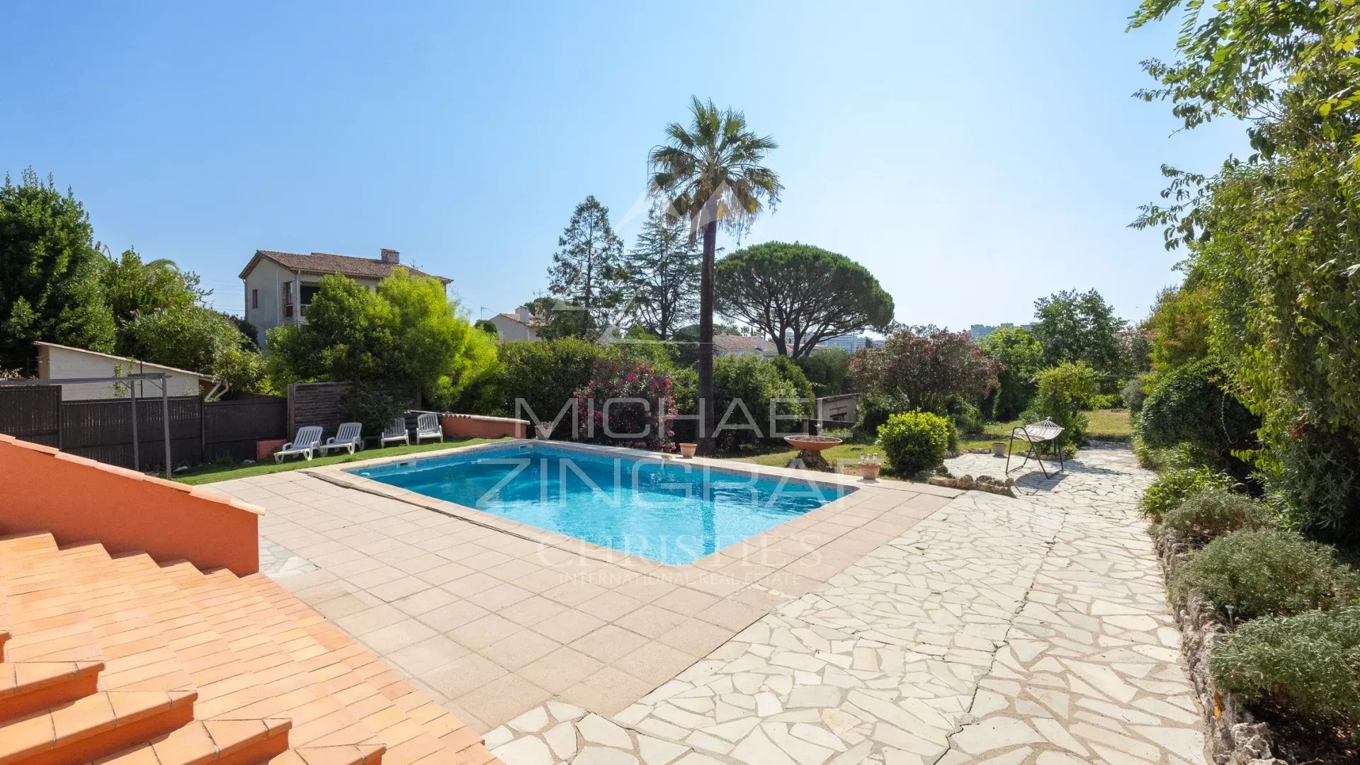 Property to renovate in Mandelieu-la-Napoule Villa with swimming pool and garden in Mandelieu-la-Napoule, Minelle area.