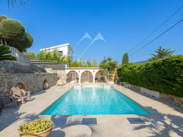 Property with swimming pool and outdoor space in Mandelieu-la-Napoule, Minelle district.
