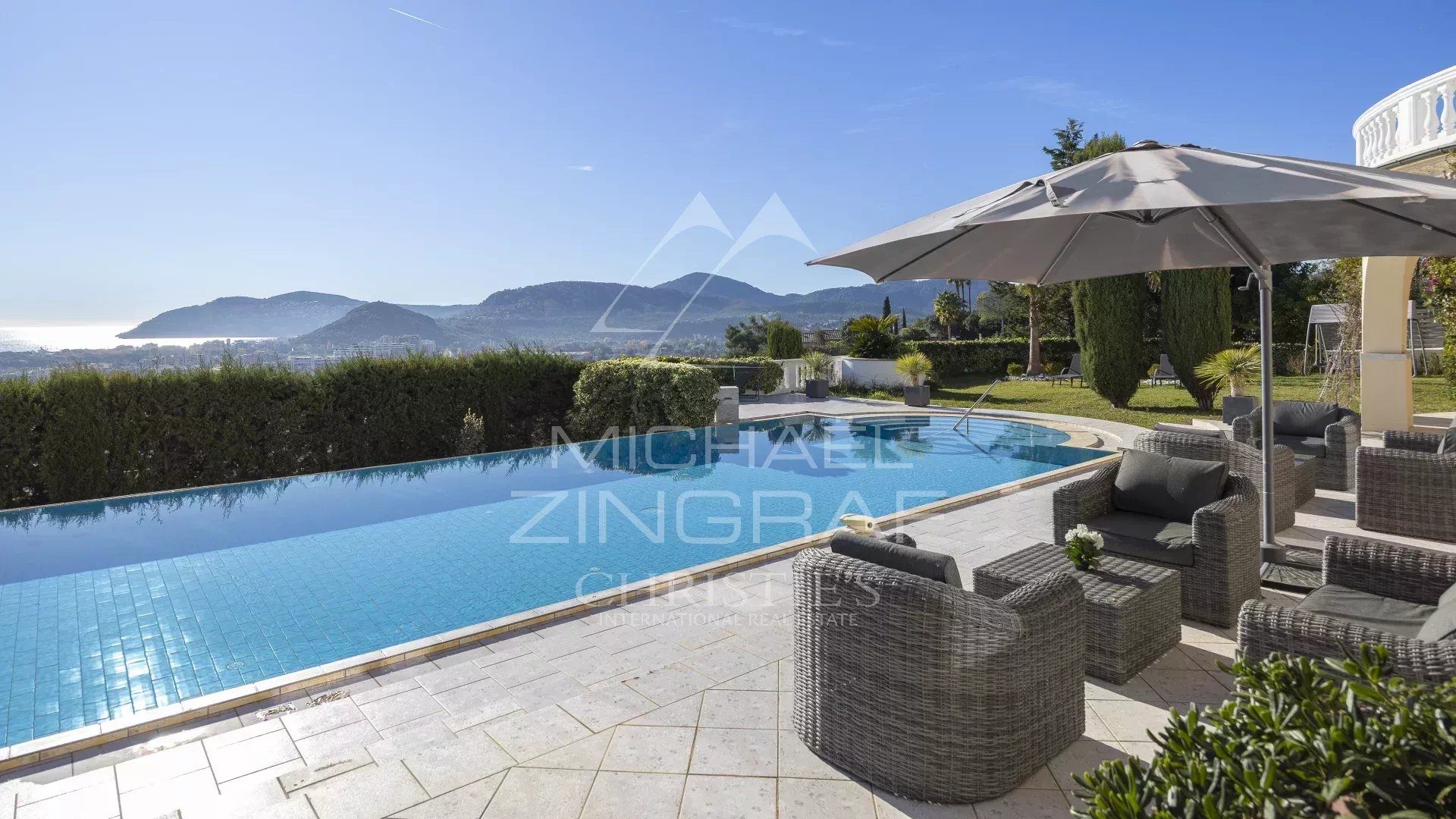 Villa with sea view in Mandelieu-la-Napoule Villa with infinity pool and sea view in Mandelieu-la-Napoule