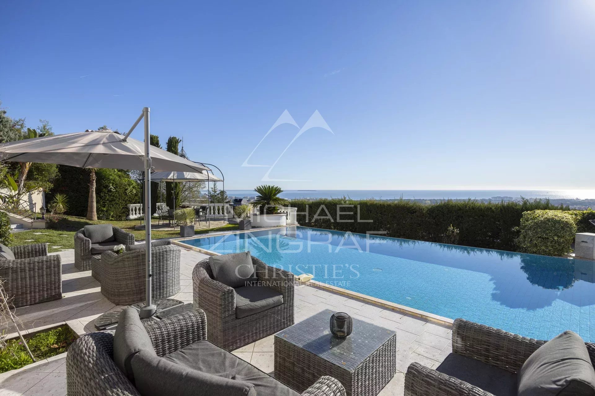 Villa with sea view in Mandelieu-la-Napoule Villa with infinity pool and sea view in Mandelieu-la-Napoule.