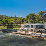 Between Cannes and Saint Tropez – Waterfront villa – Les Issambres