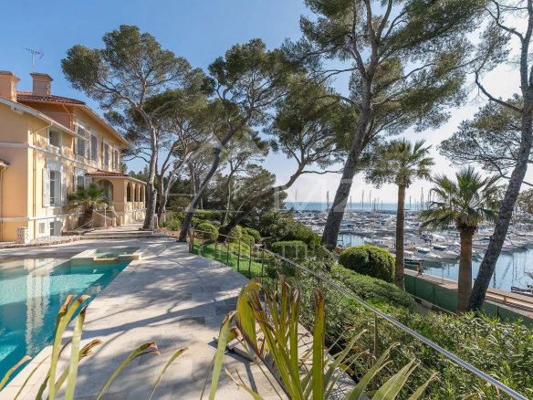 Entre Cannes et Saint Tropez – Villa Belle Époque rénovée –