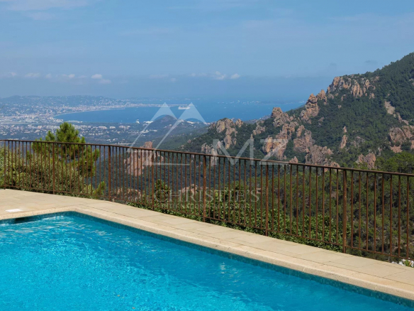 Heights of Mandelieu-la-Napoule-charming property with breathtaking views