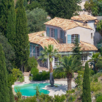 Mandelieu-La Napoule – Character property with open views to the sea