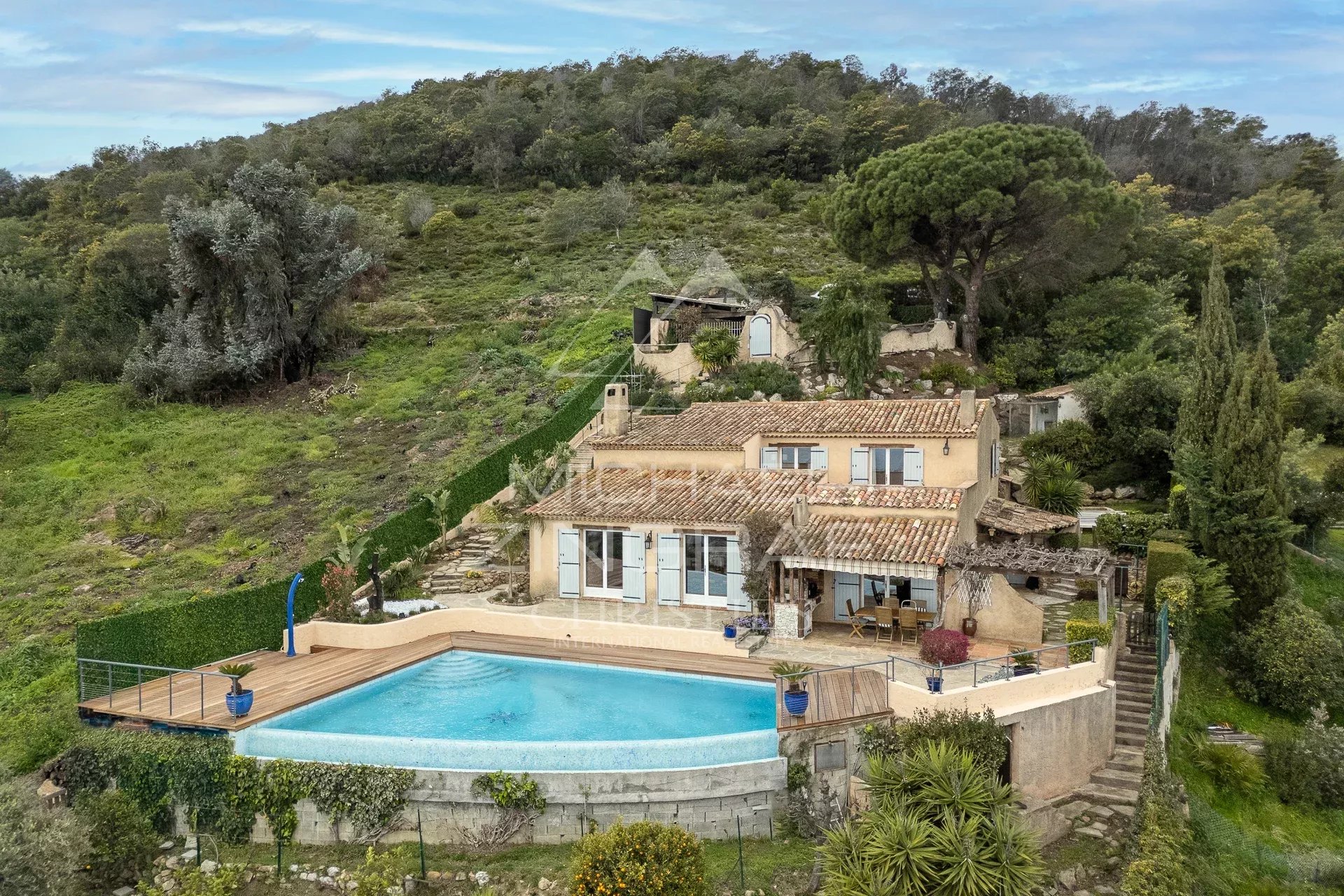 Superb property with breathtaking sea view