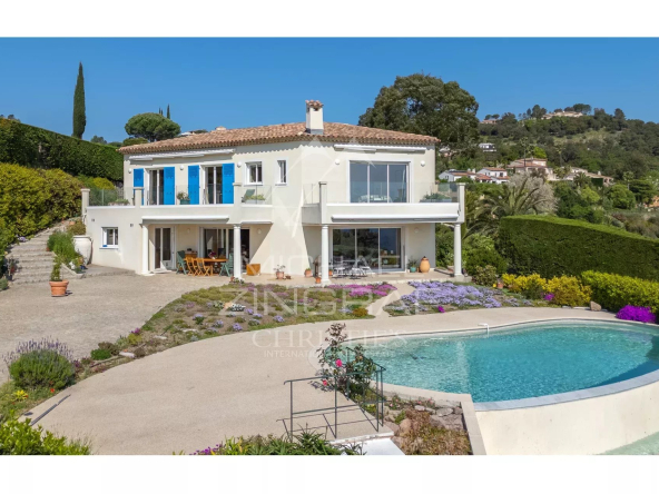 Élégante maison avec vue mer panoramique
