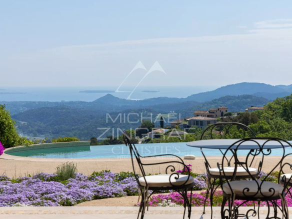 Élégante maison avec vue mer panoramique