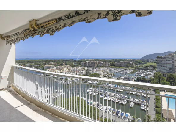 LUMINEUX APPARTEMENT AVEC SUPERBE VUE MER