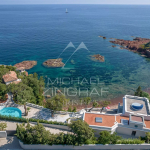 Proche Cannes – Villa pieds dans l’eau