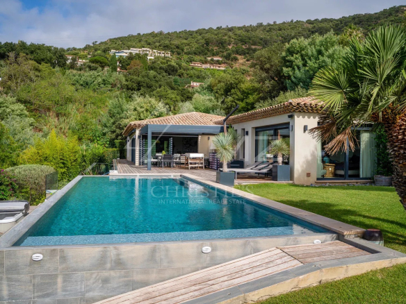 VILLA WITH PANORAMIC SEA VIEW – BEAUVALLON