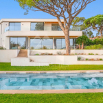 VILLA CONTEMPORAINE DE PRESTIGE – VUE MER