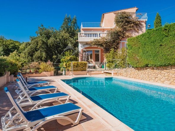 TO SEIZE - Great potential - Provençal property with sea view - Grimaud