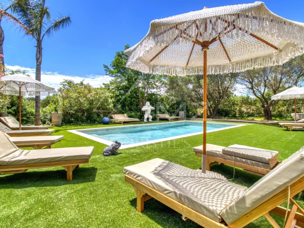 CHARACTER VILLA – VIEW OF CHATEAU DE GRIMAUD