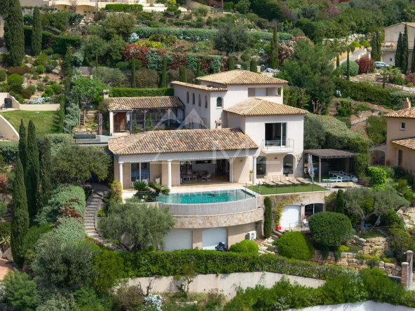 Propriété d’exception – Style Hacienda avec vue panoramique