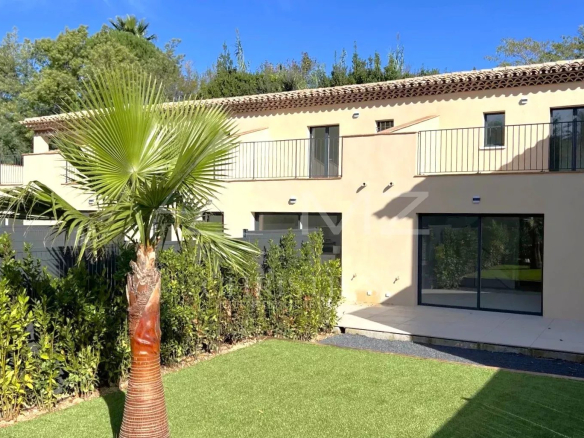 CHARMANT MAZET – 200M DE LA PLAGE – GRIMAUD