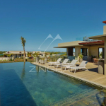 Villa de luxe avec vue sur la mer dans un domaine de golf prestigieux