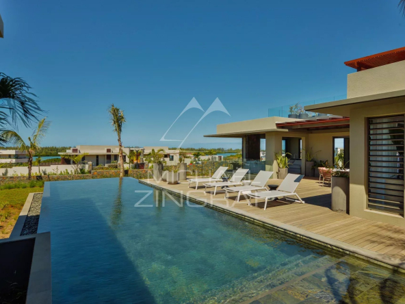 Villa de luxe avec vue sur la mer dans un domaine de golf prestigieux