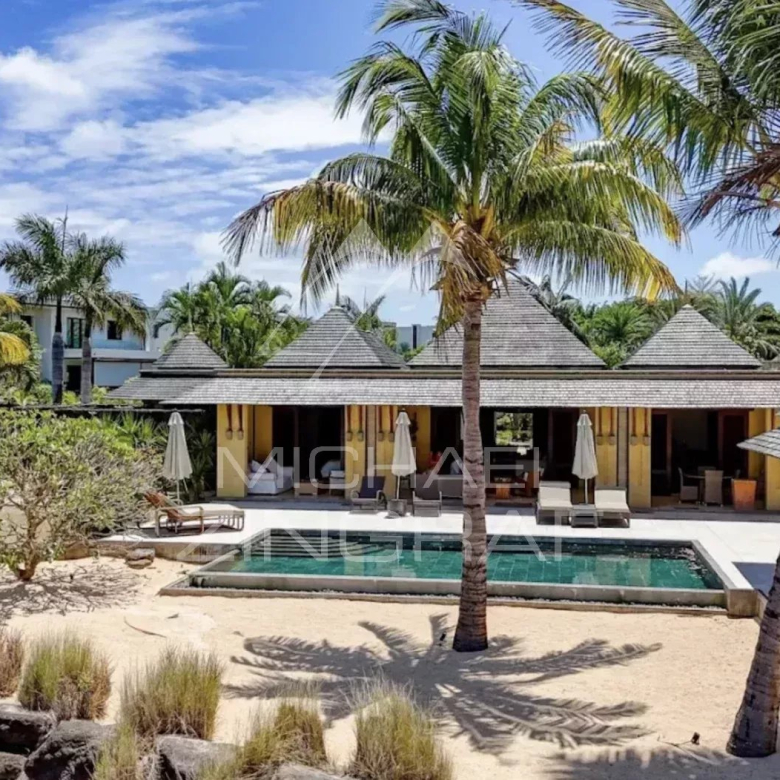 Exceptional duplex in the heart of Anahita