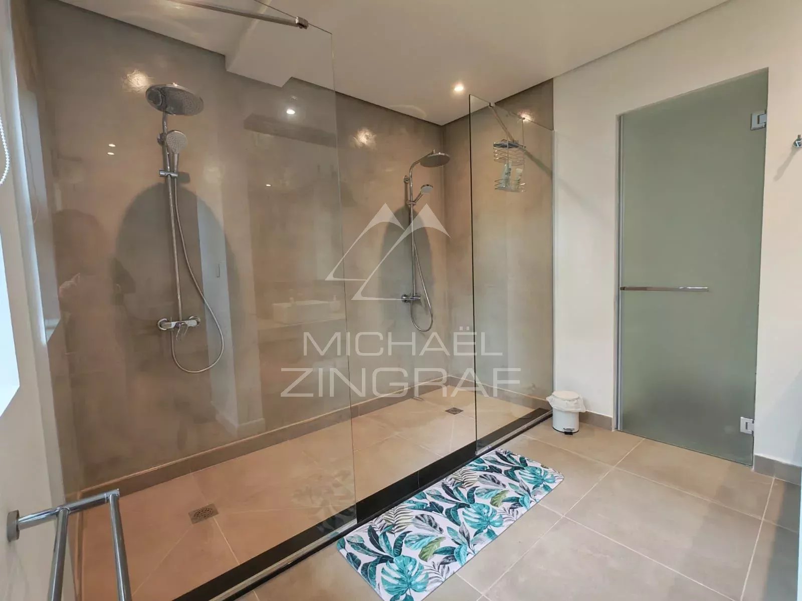 ec3f3284a425b331f4ee97385d5bdbce_7351ad6b14_1600-original