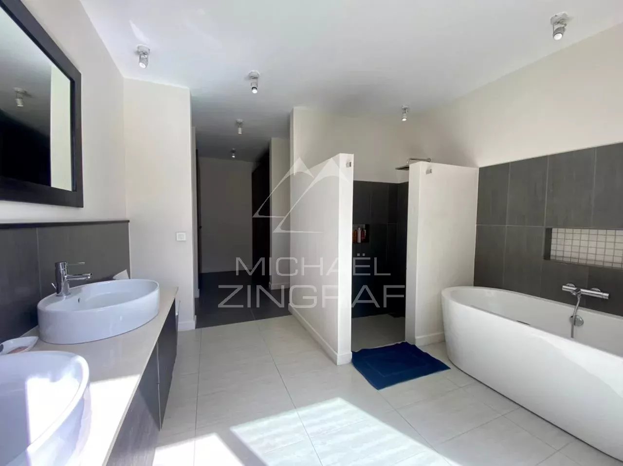 5ab1467710a6659110e6df1108bf52df_a531dae8d0_1280-original