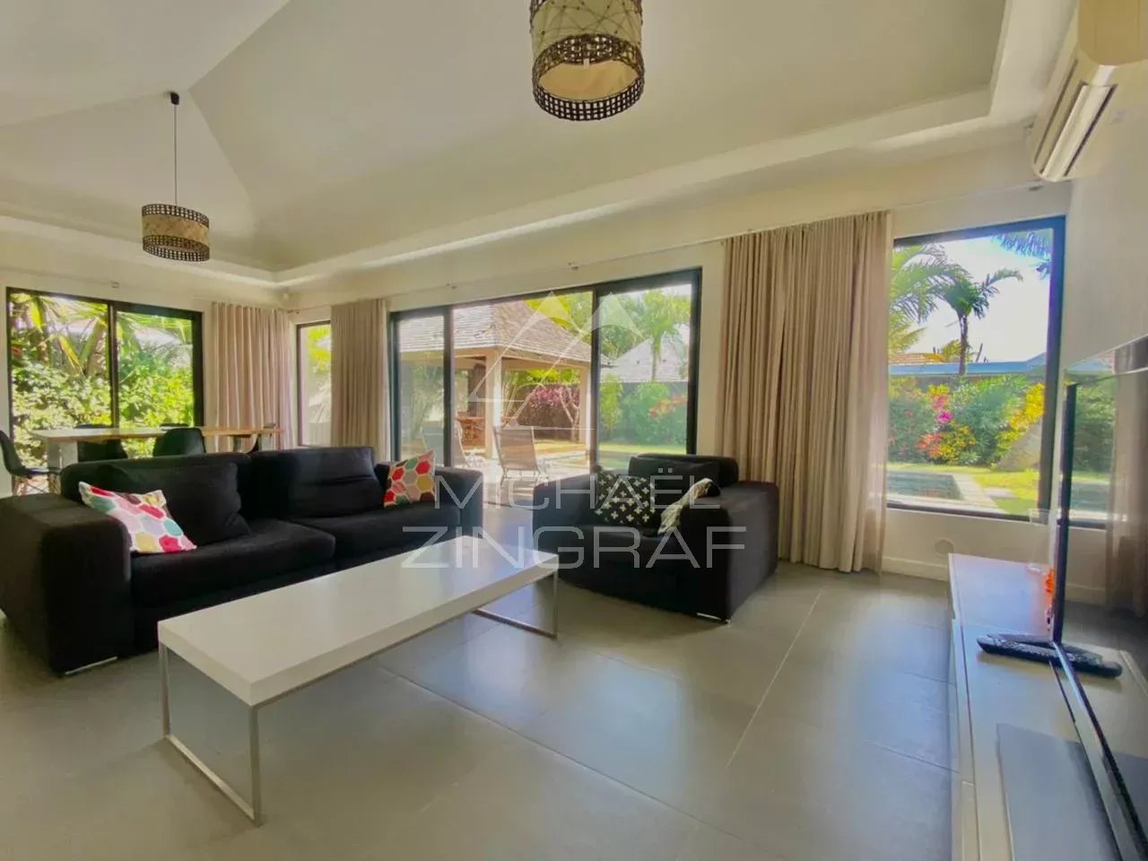 9167ede965530f92c3a252aef5911433_67b010cf11_1280-original