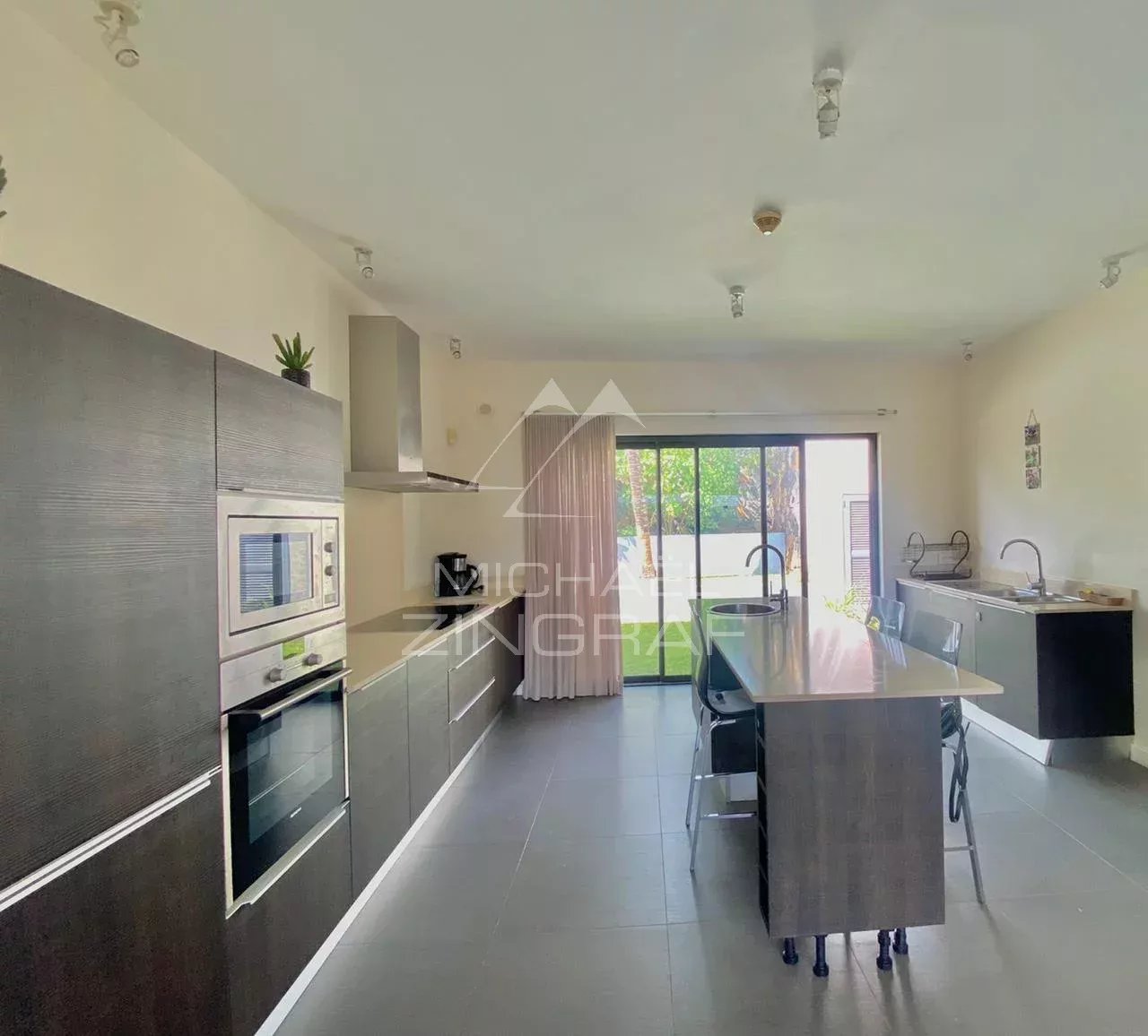 b9d646c2b5c2ec55b54349f51d40ba9b_ce9ada9cdd_1280-original