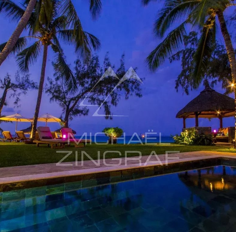 Villa in a prestigious golf estate in Bel Ombre