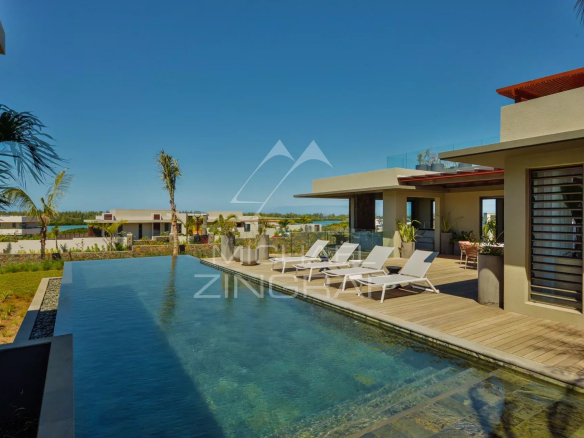 Villa de luxe avec vue sur la mer dans un domaine de golf prestigieux