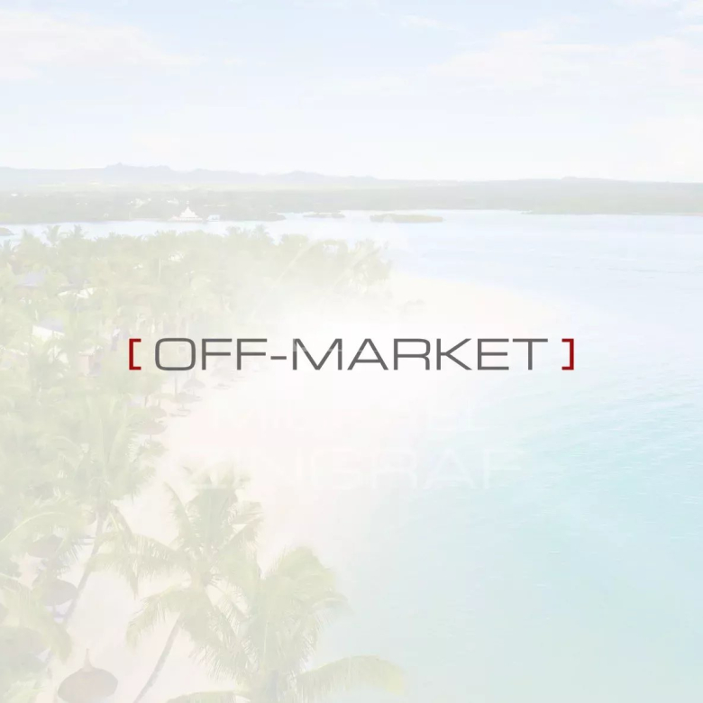 Terrain de 2061m2 sur Golf et accès mer