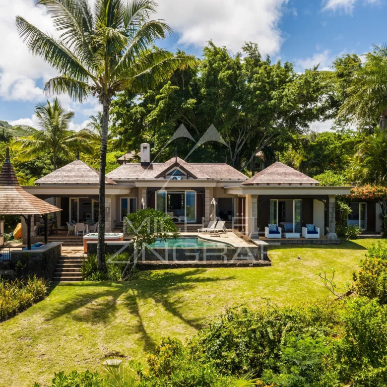 Villa de Prestige face au Golf – Anahita